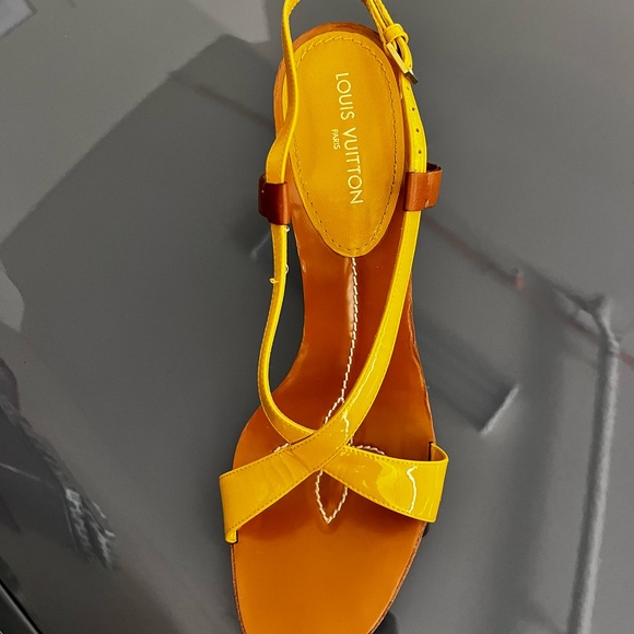 Perfect size 10 summer sandal! - Picture 2 of 2